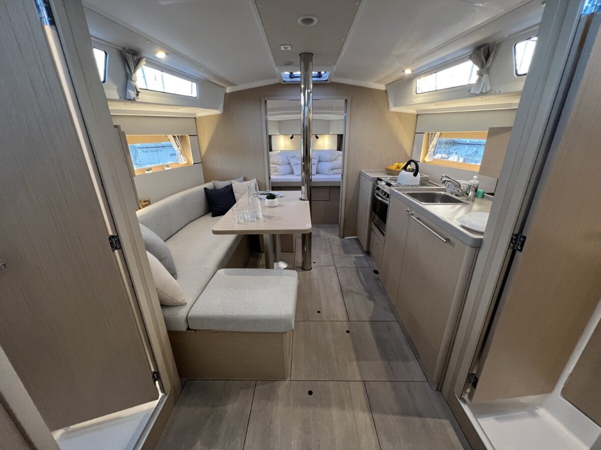 Oceanis 38.1 Jana