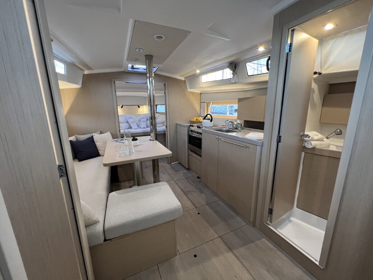 Oceanis 38.1 Jana