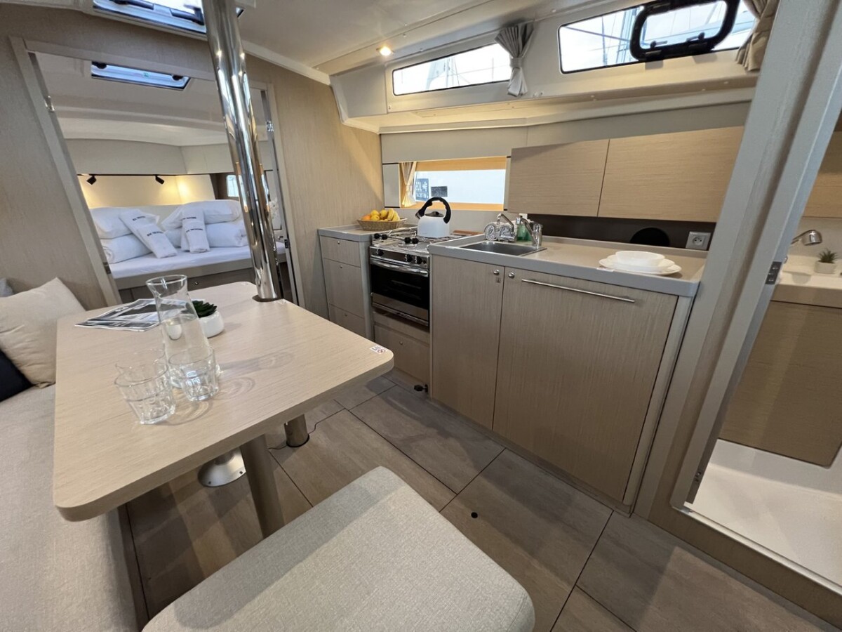 Oceanis 38.1 Jana
