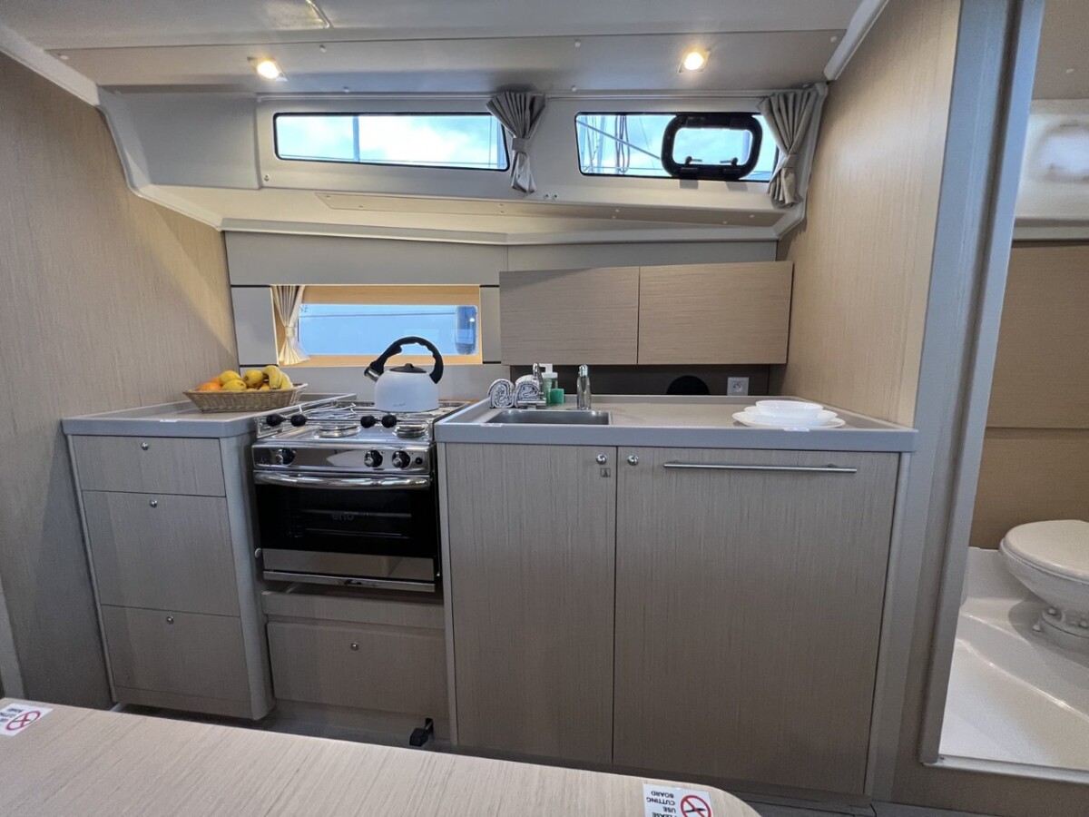 Oceanis 38.1 Jana