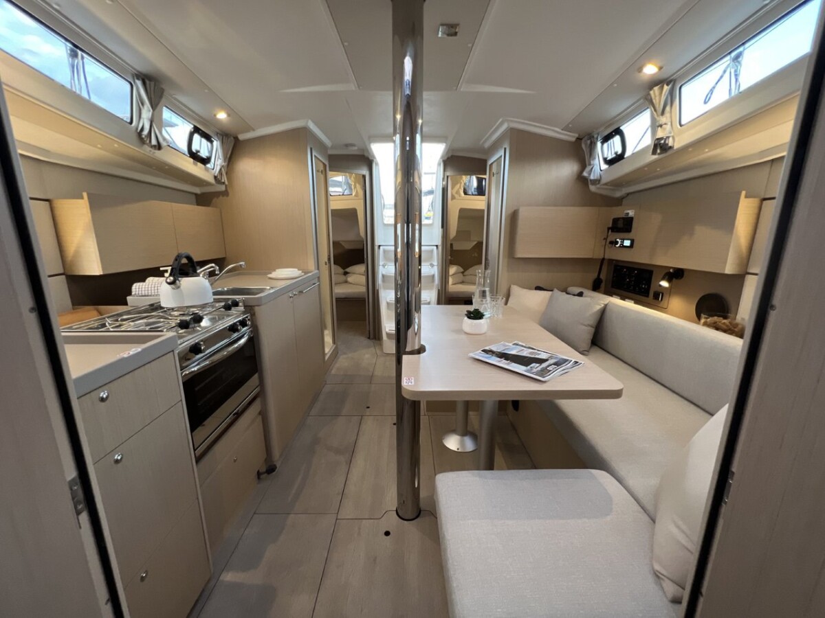 Oceanis 38.1 Jana