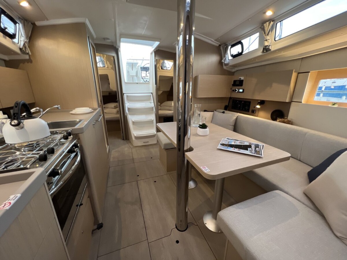 Oceanis 38.1 Jana