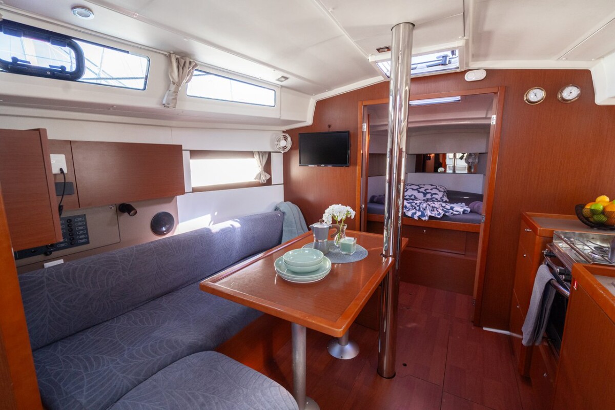 Oceanis 38.1 Hydra