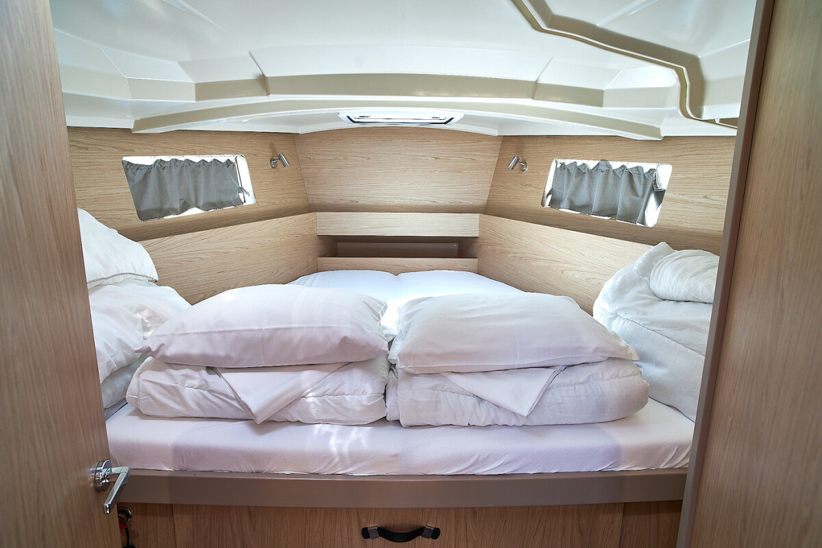 Oceanis 41.1 White Beauty