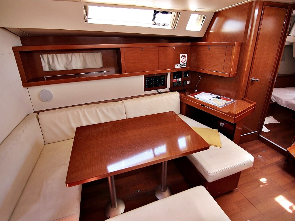 Oceanis 45 Golden Dreams