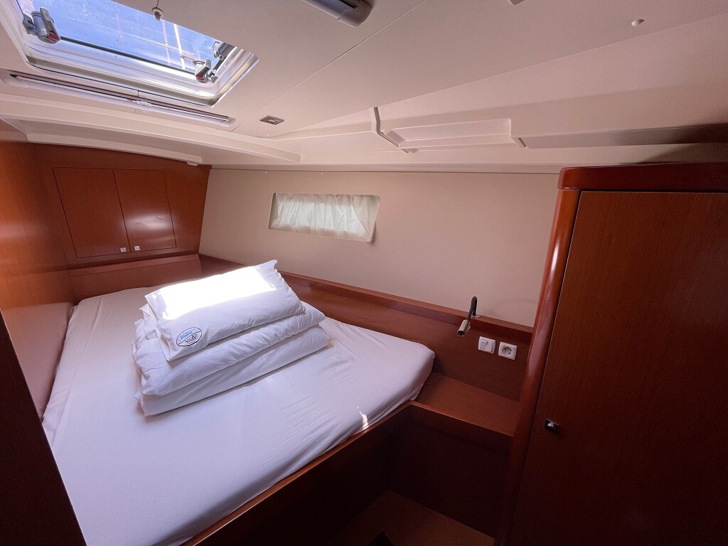 Oceanis 45 Golden Dreams