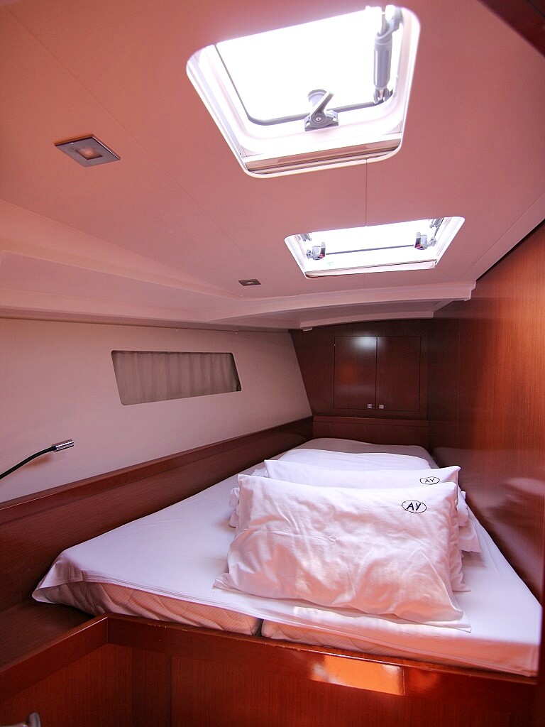 Oceanis 45 Golden Dreams