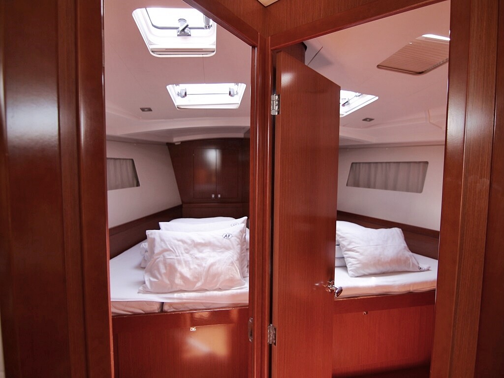 Oceanis 45 Golden Dreams