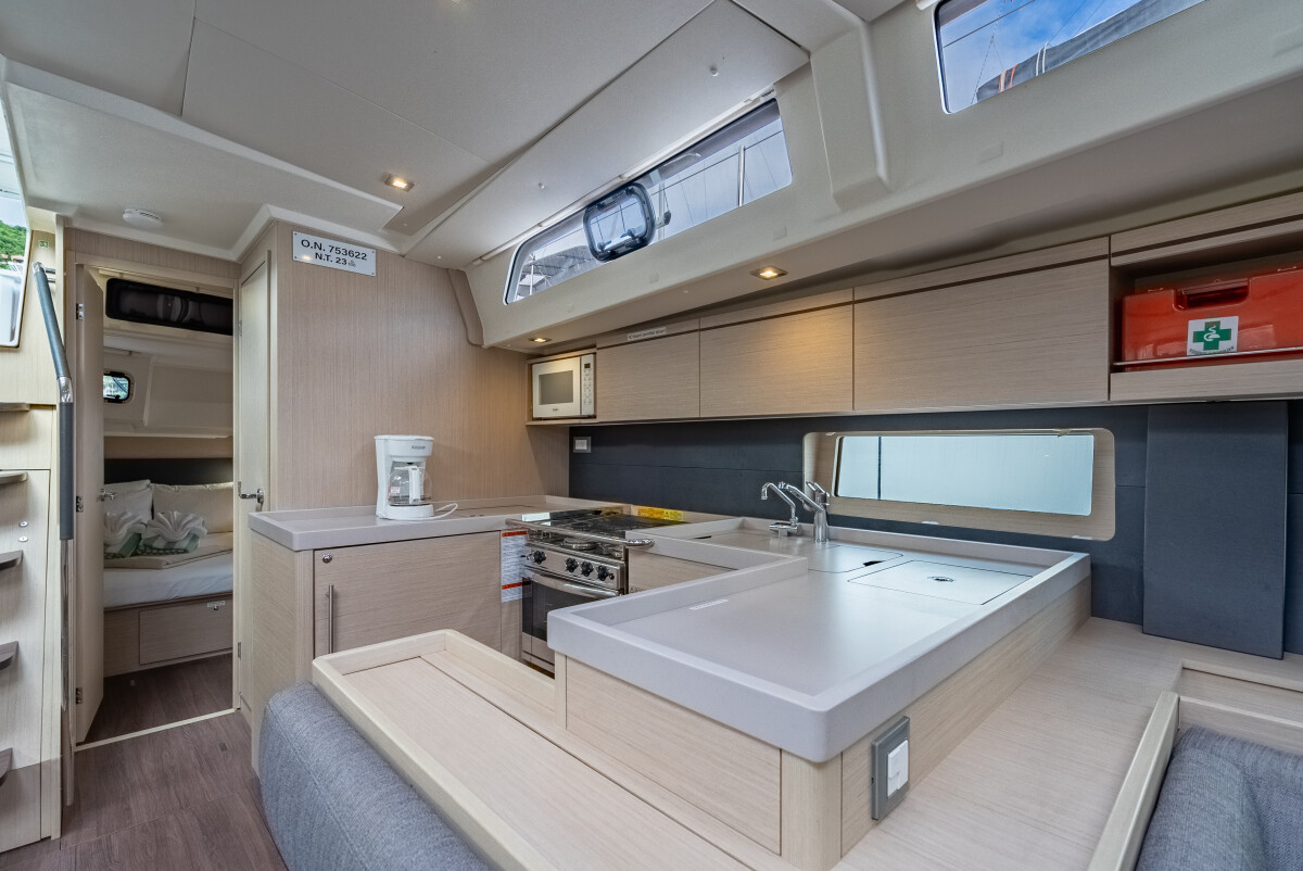 Oceanis 51.1 Sunday Girl