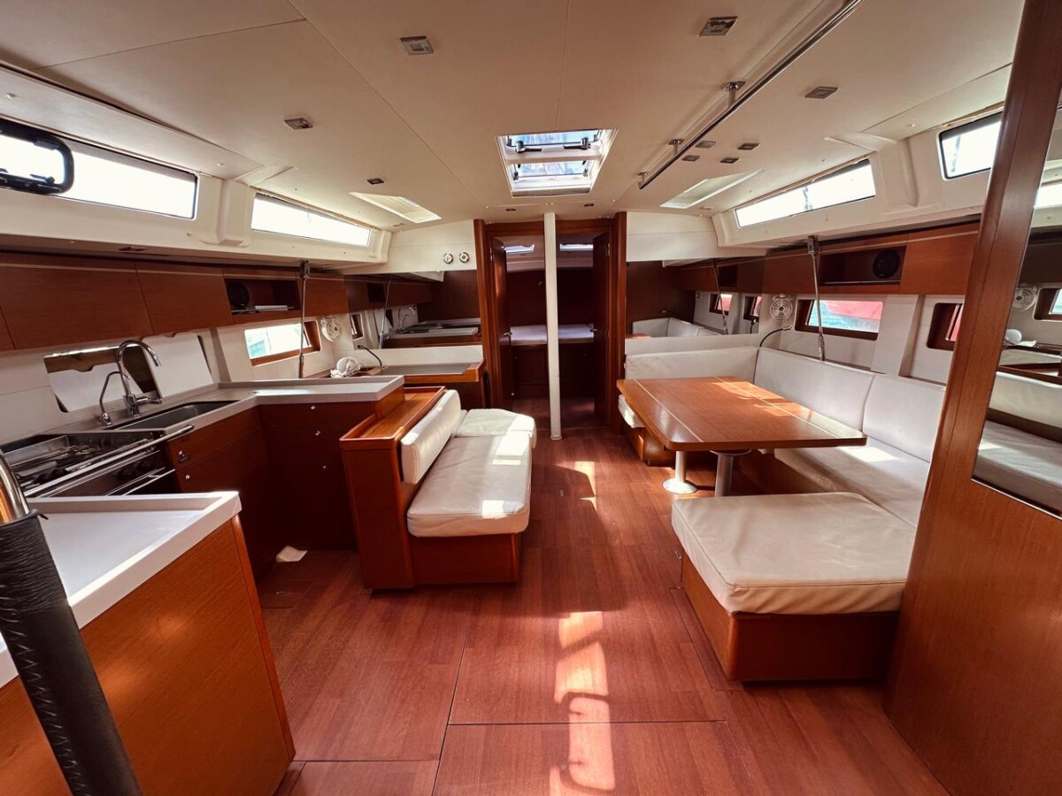 Oceanis 51.1 Velvet Dice