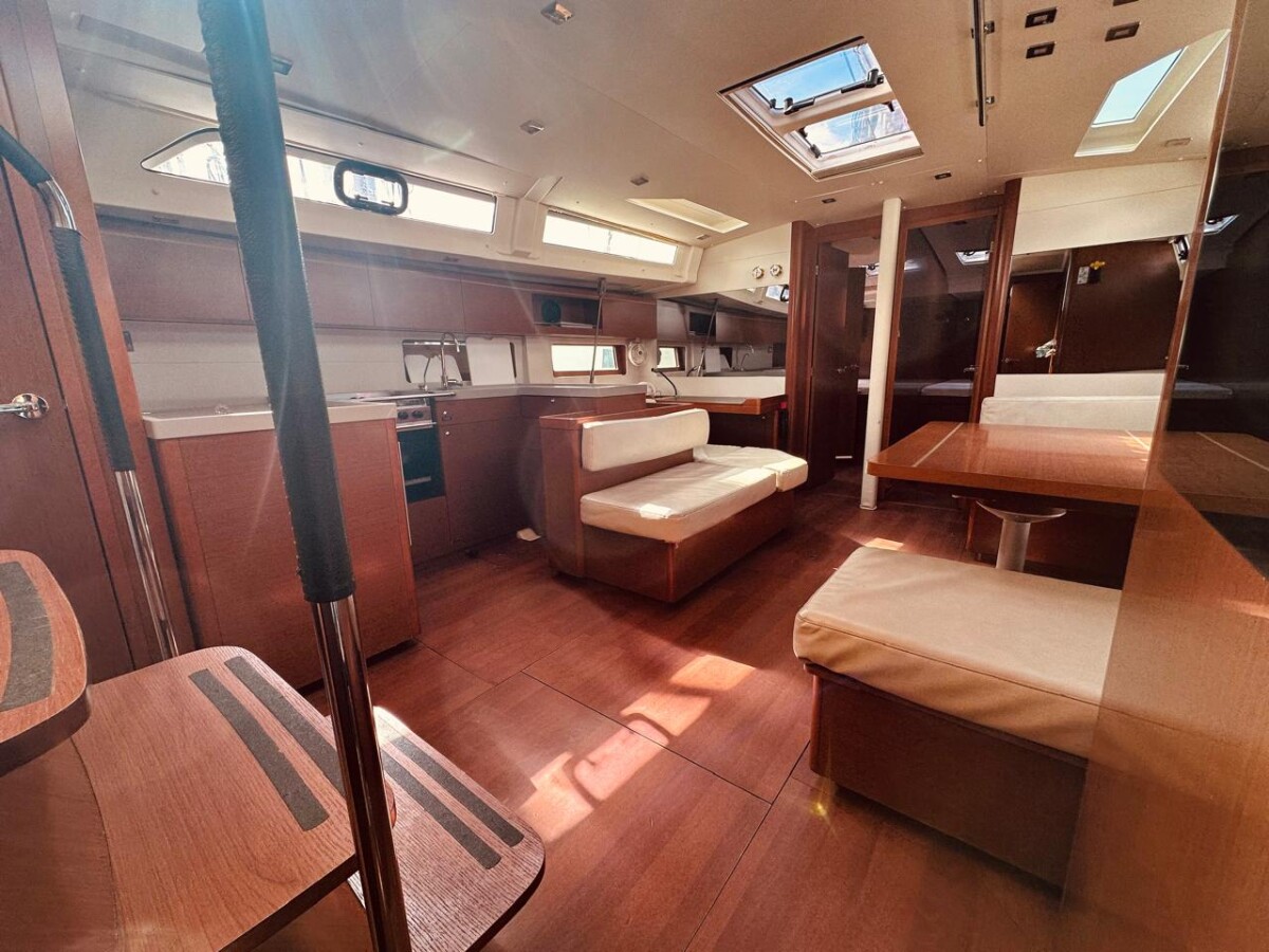Oceanis 51.1 Velvet Dice