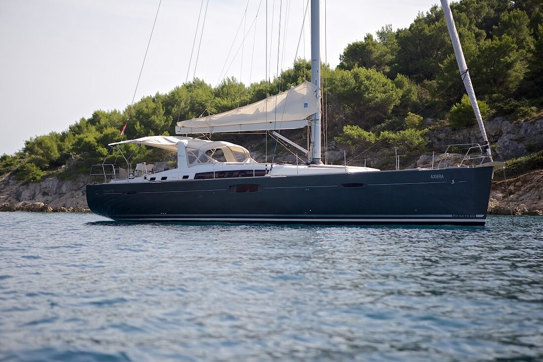 Oceanis 58 Queen Axiera (crewed)