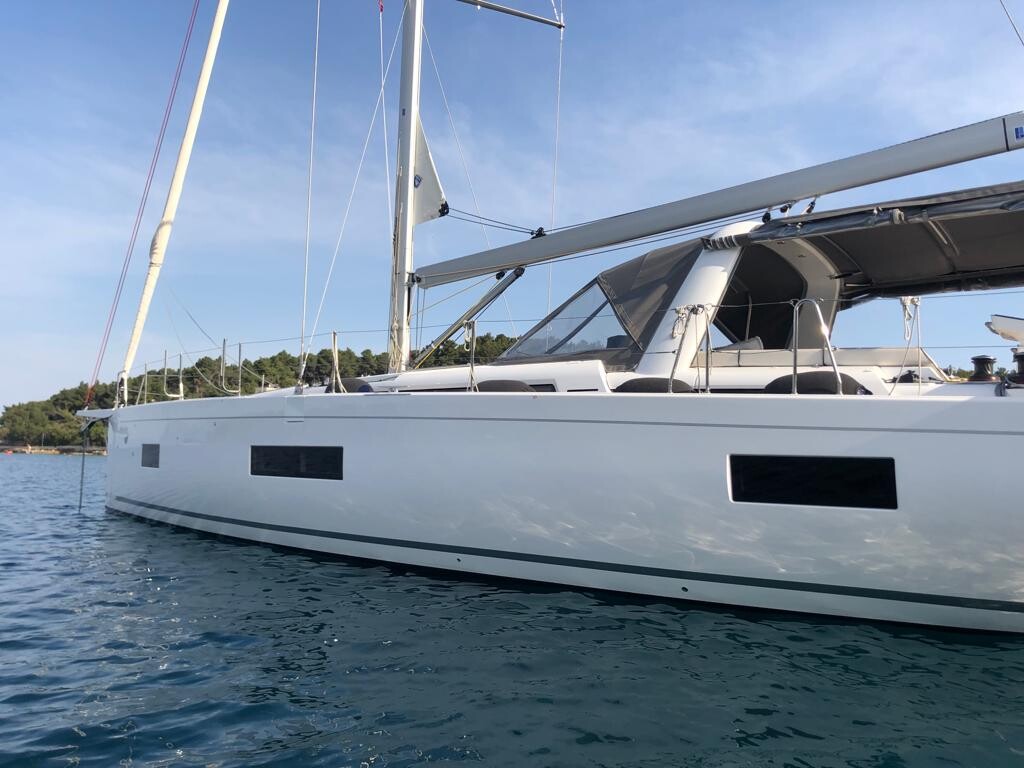 Oceanis Yacht 54 White Bird 