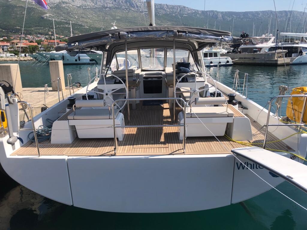 Oceanis Yacht 54 White Bird 