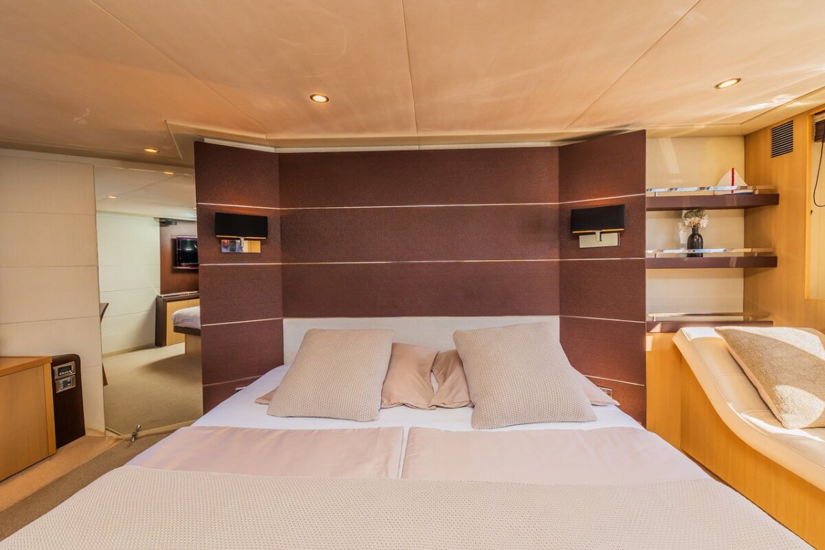 Princess V78 Gitana II