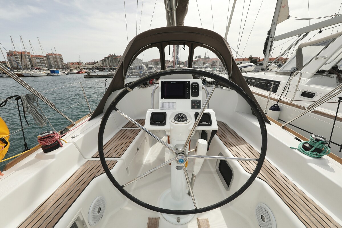 Sun Odyssey 33i Cosma