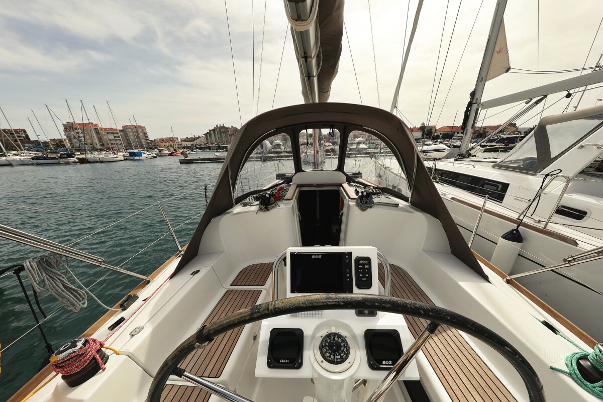 Sun Odyssey 33i Cosma