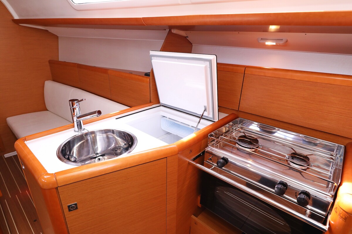 Sun Odyssey 33i Cosma