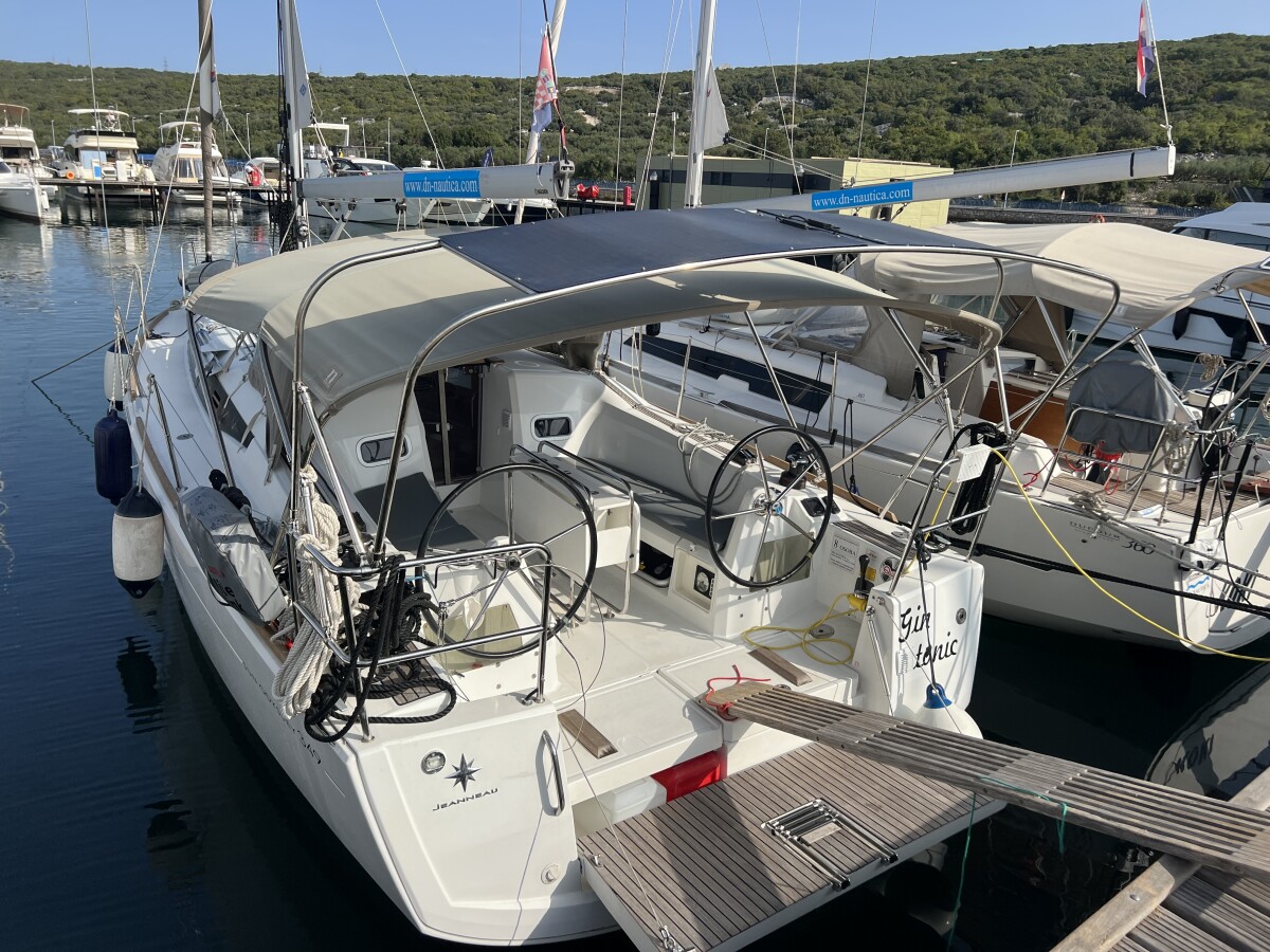 Sun Odyssey 349 Gin Tonic
