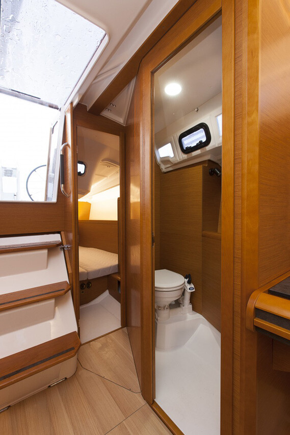 Sun Odyssey 349 Glasswing