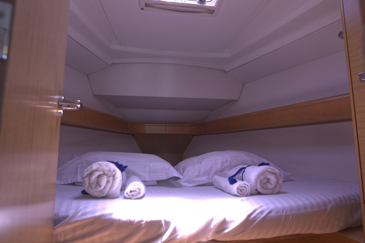 Sun Odyssey 36i Candy