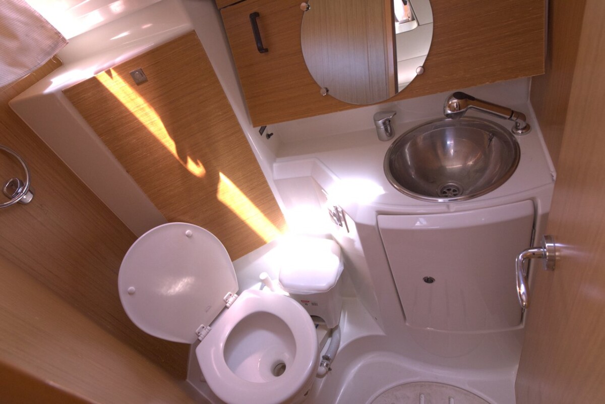 Sun Odyssey 36i Candy