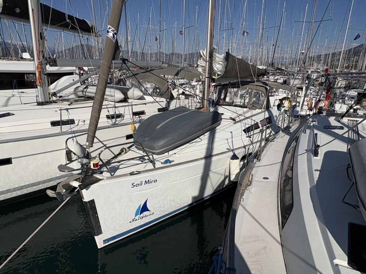 Sun Odyssey 36i Sail Mira