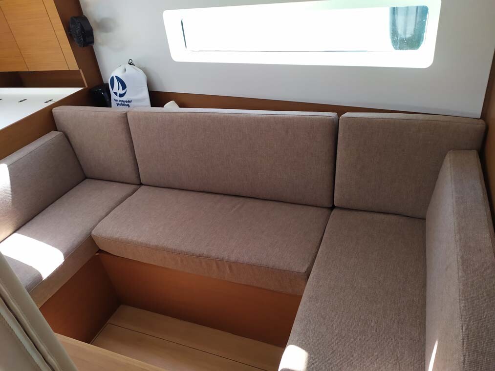 Sun Odyssey 380 Bright Elli
