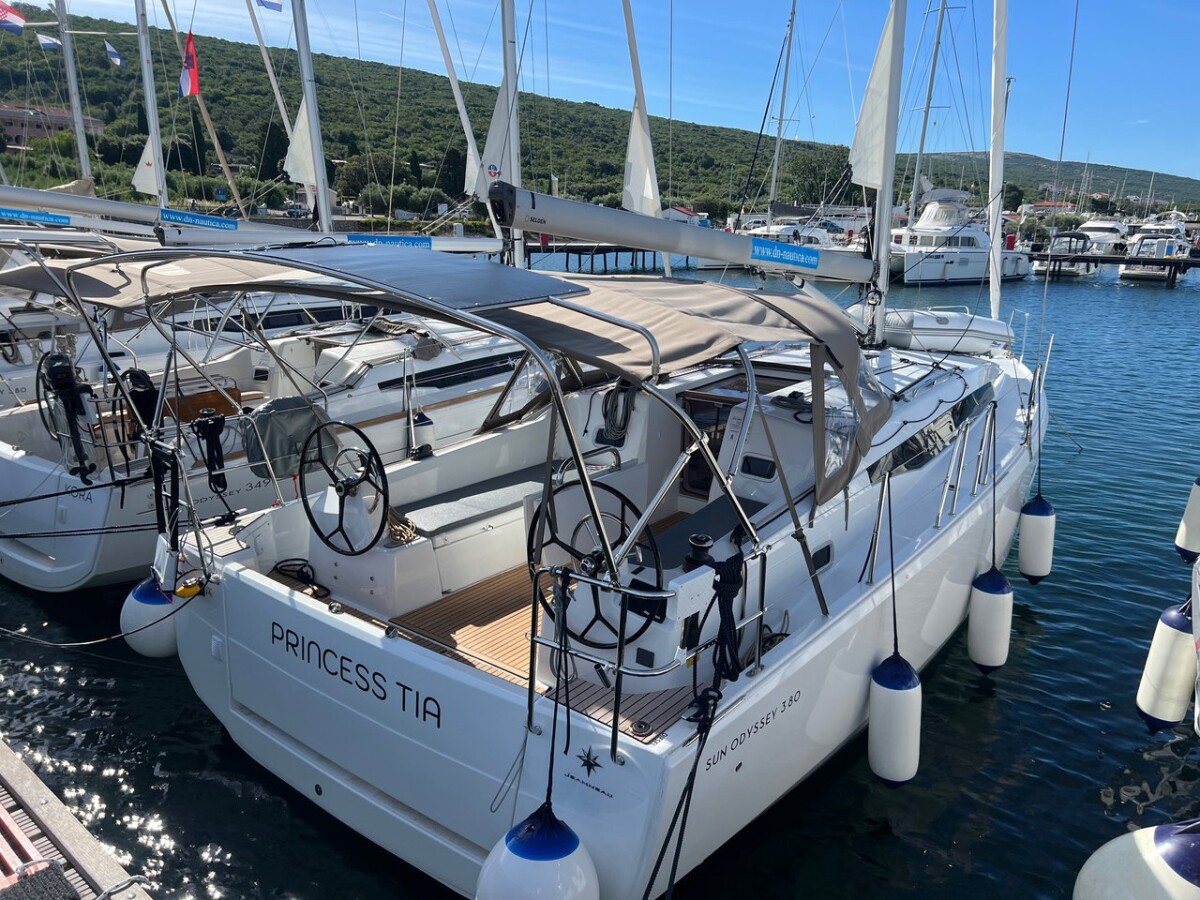 Sun Odyssey 380 Princess Tia