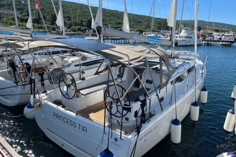 Sun Odyssey 380 Princess Tia