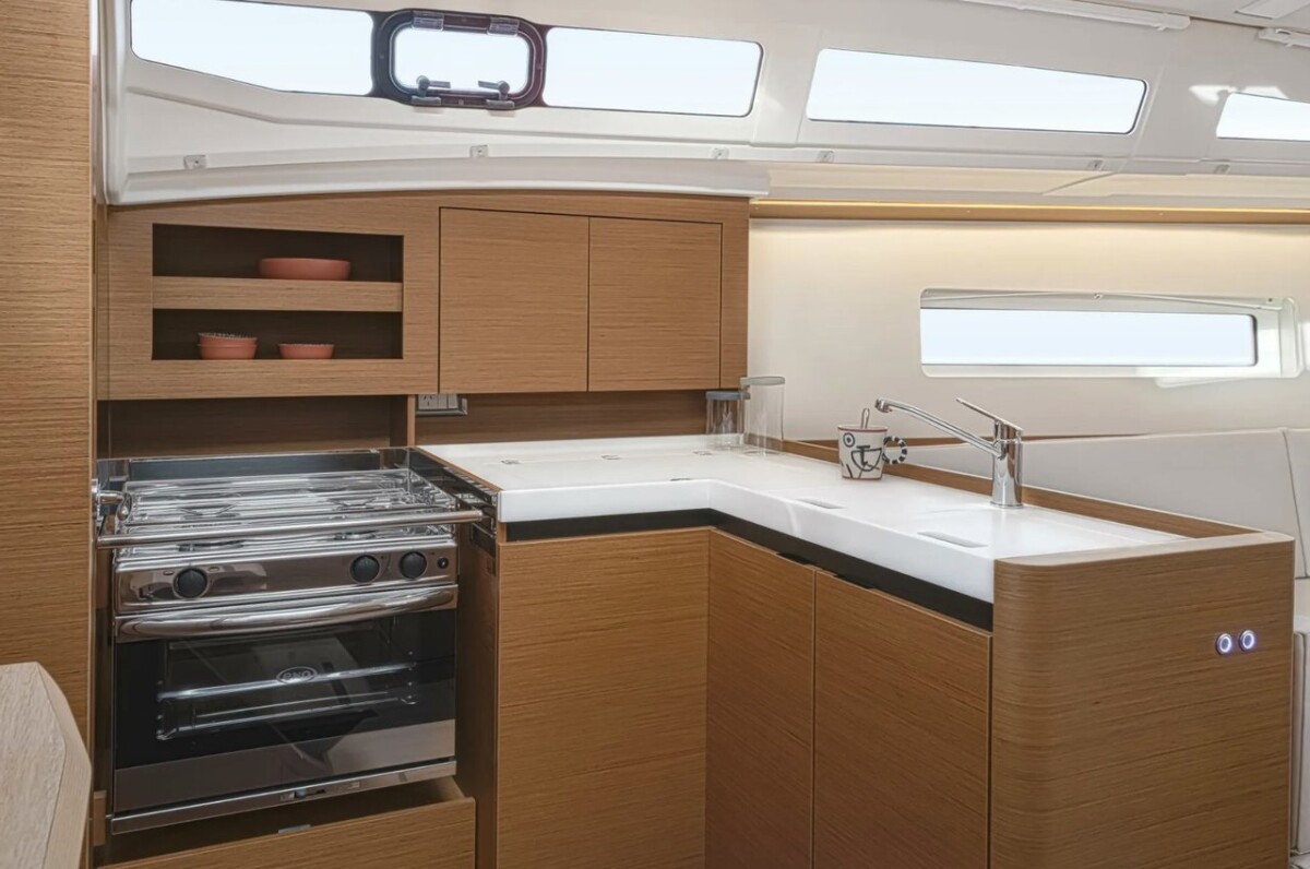 Sun Odyssey 380 Vida