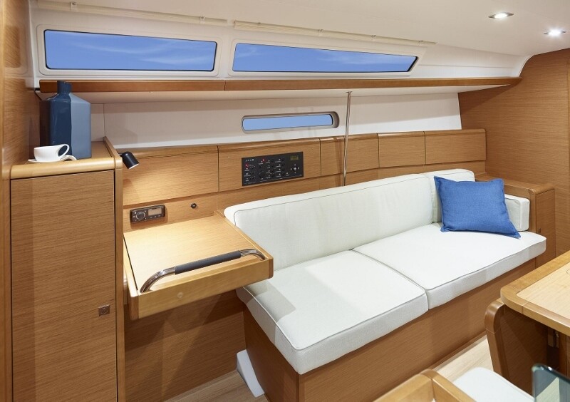 Sun Odyssey 389 PARROT