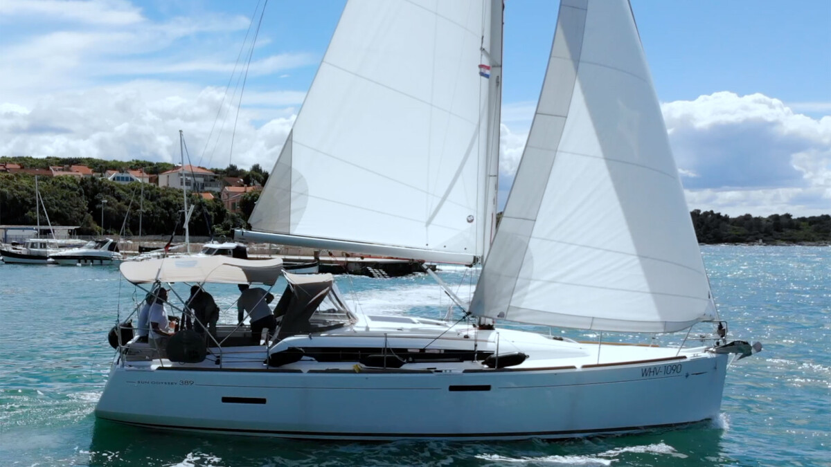 Sun Odyssey 389 Tina