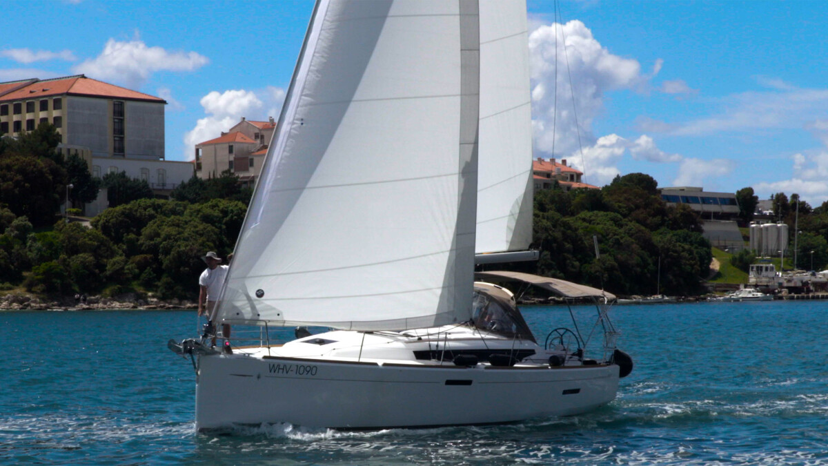 Sun Odyssey 389 Tina