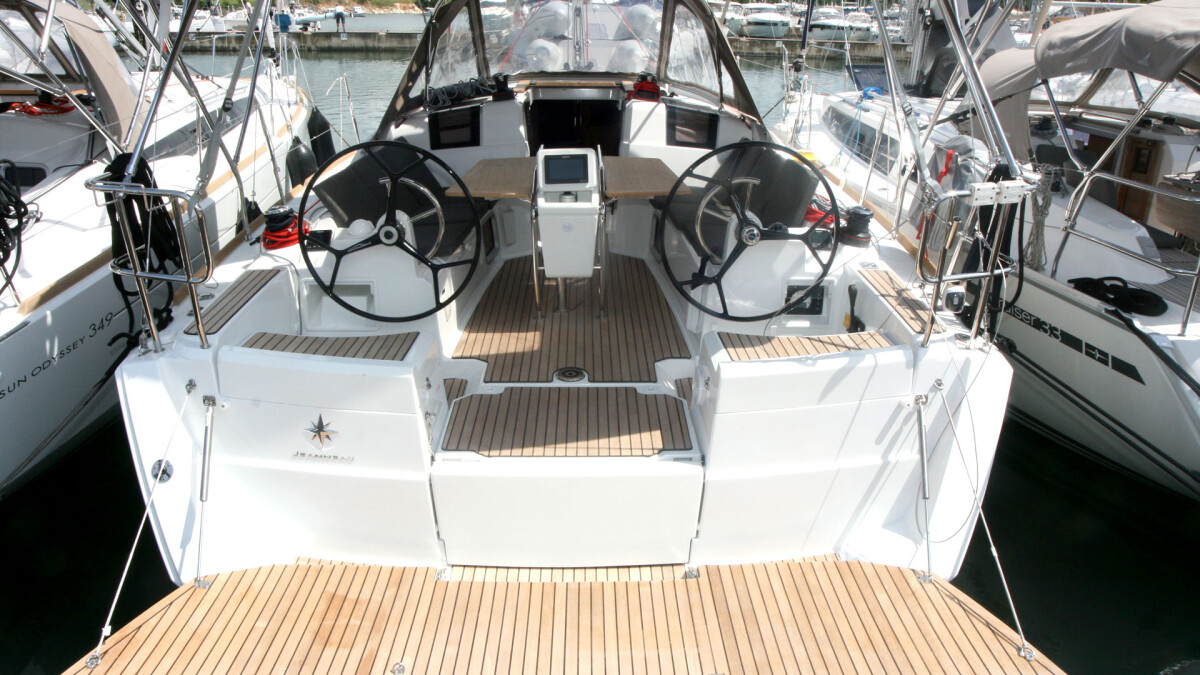 Sun Odyssey 389 Tina