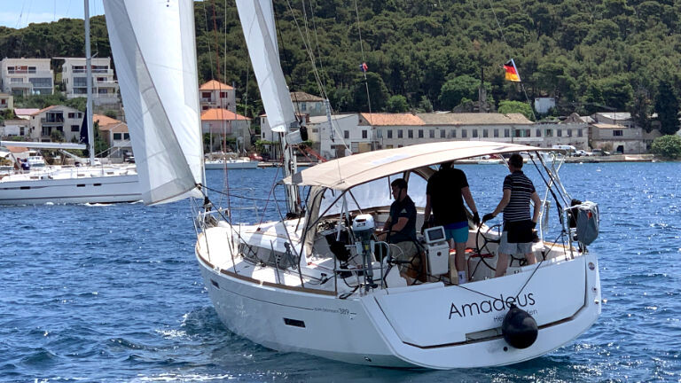 Sun Odyssey 389 Amadeus