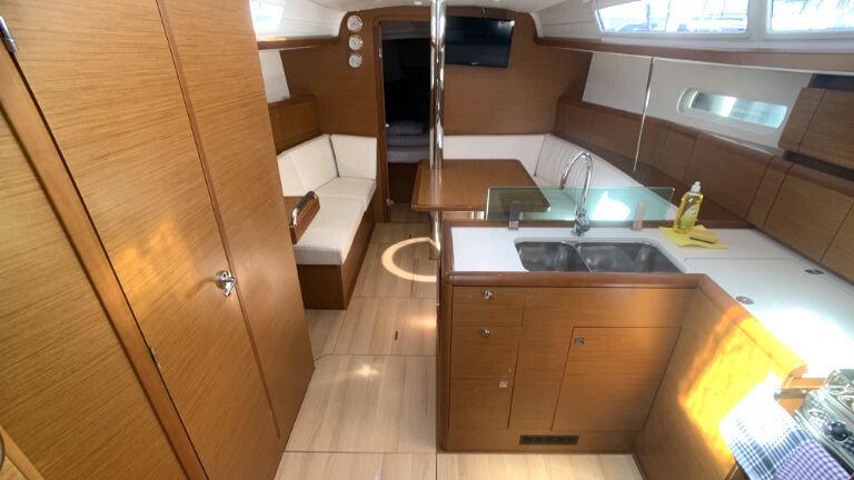 Sun Odyssey 389 Amadeus