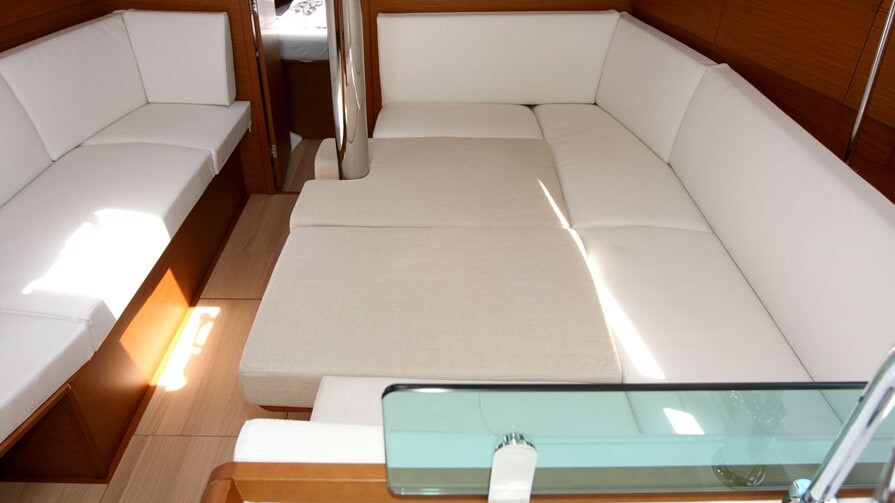 Sun Odyssey 389 Amadeus