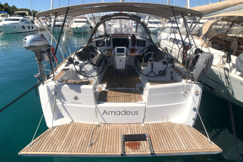 Sun Odyssey 389 Amadeus