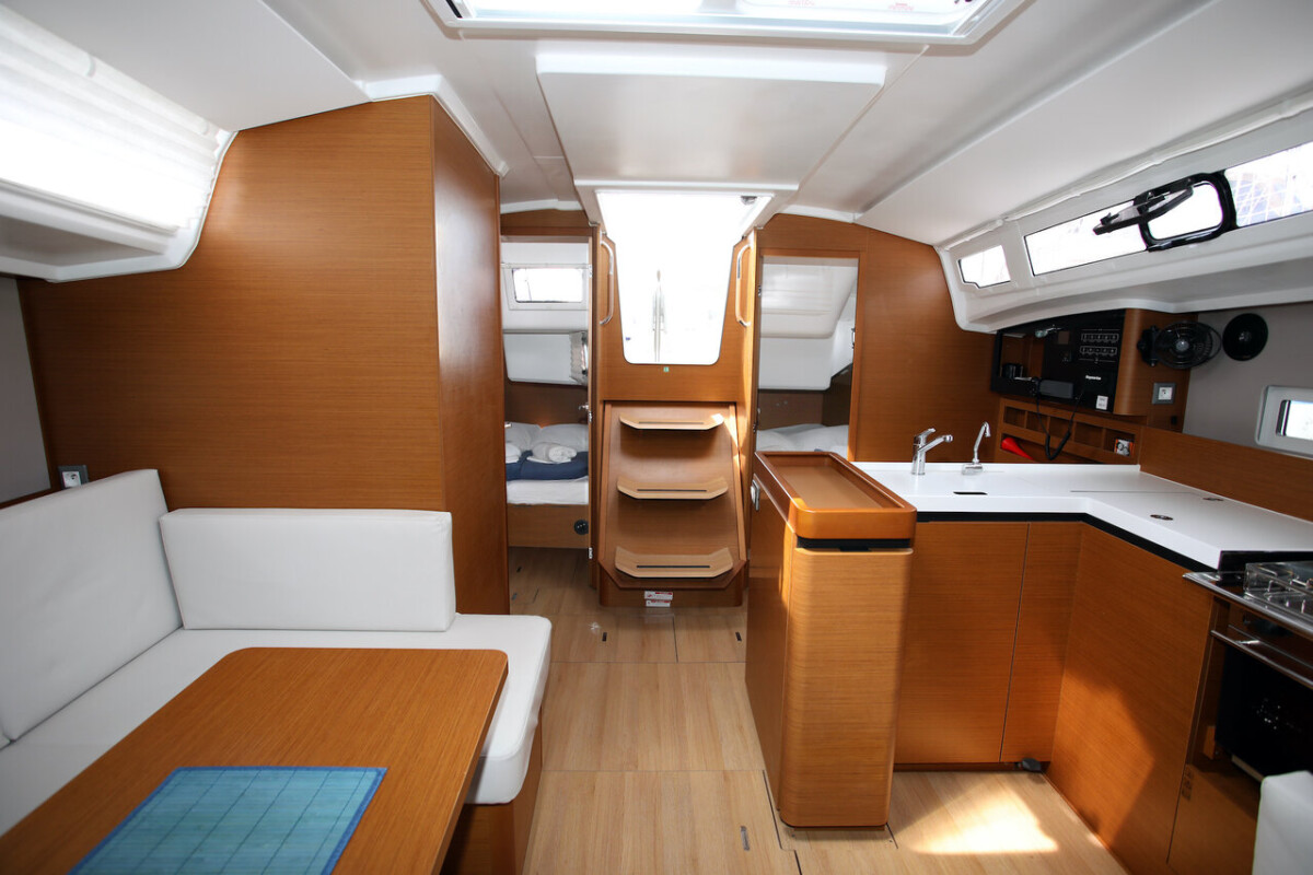 Sun Odyssey 410 Deba