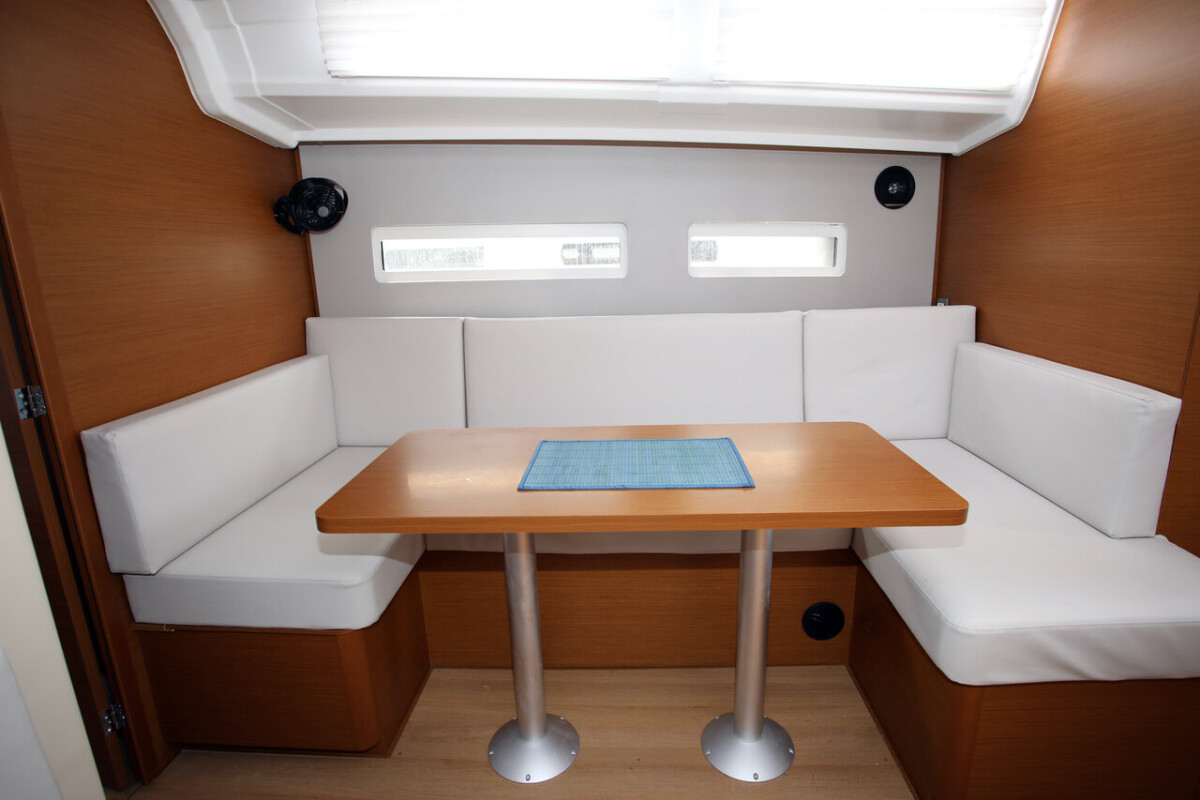 Sun Odyssey 410 Deba