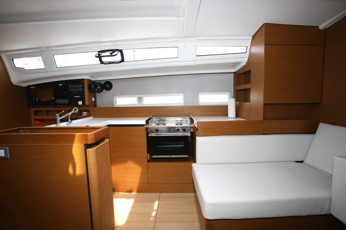 Sun Odyssey 410 Deba