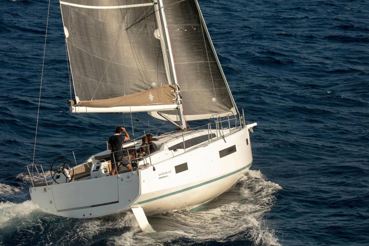 Sun Odyssey 410 Under Pressure