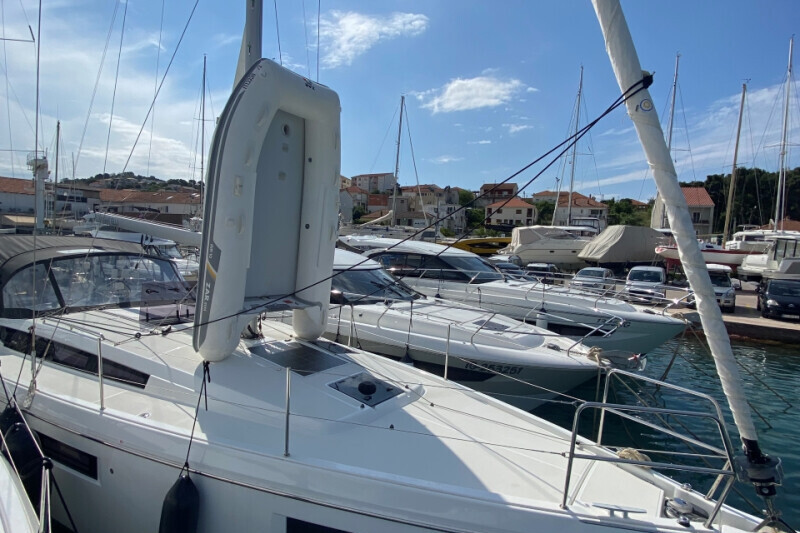 Sun Odyssey 410 night elli