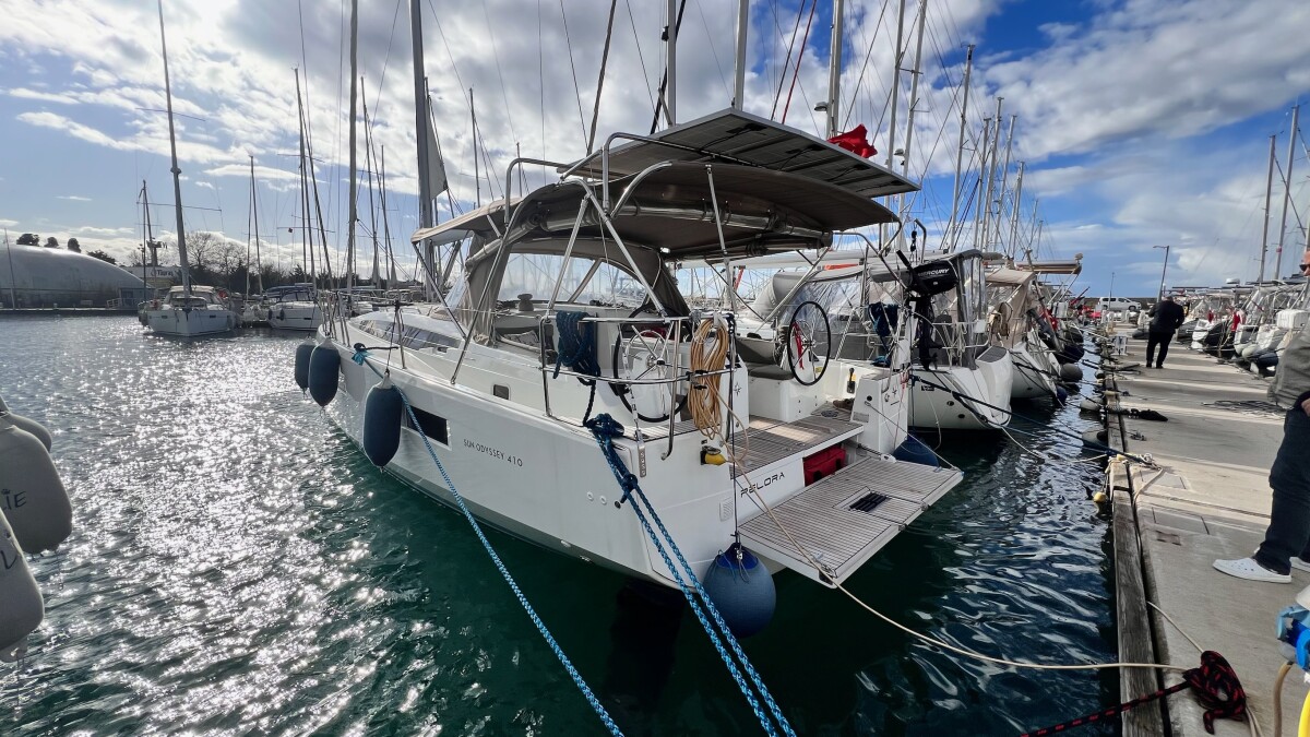 Sun Odyssey 410 Pelora