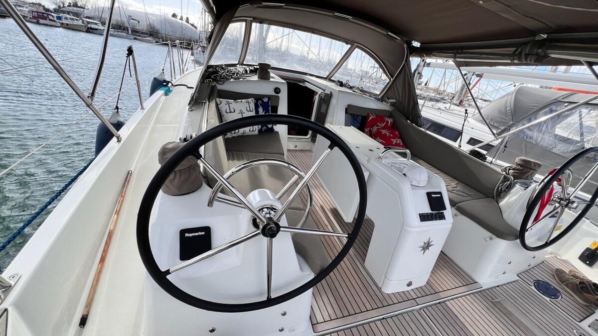 Sun Odyssey 410 Pelora
