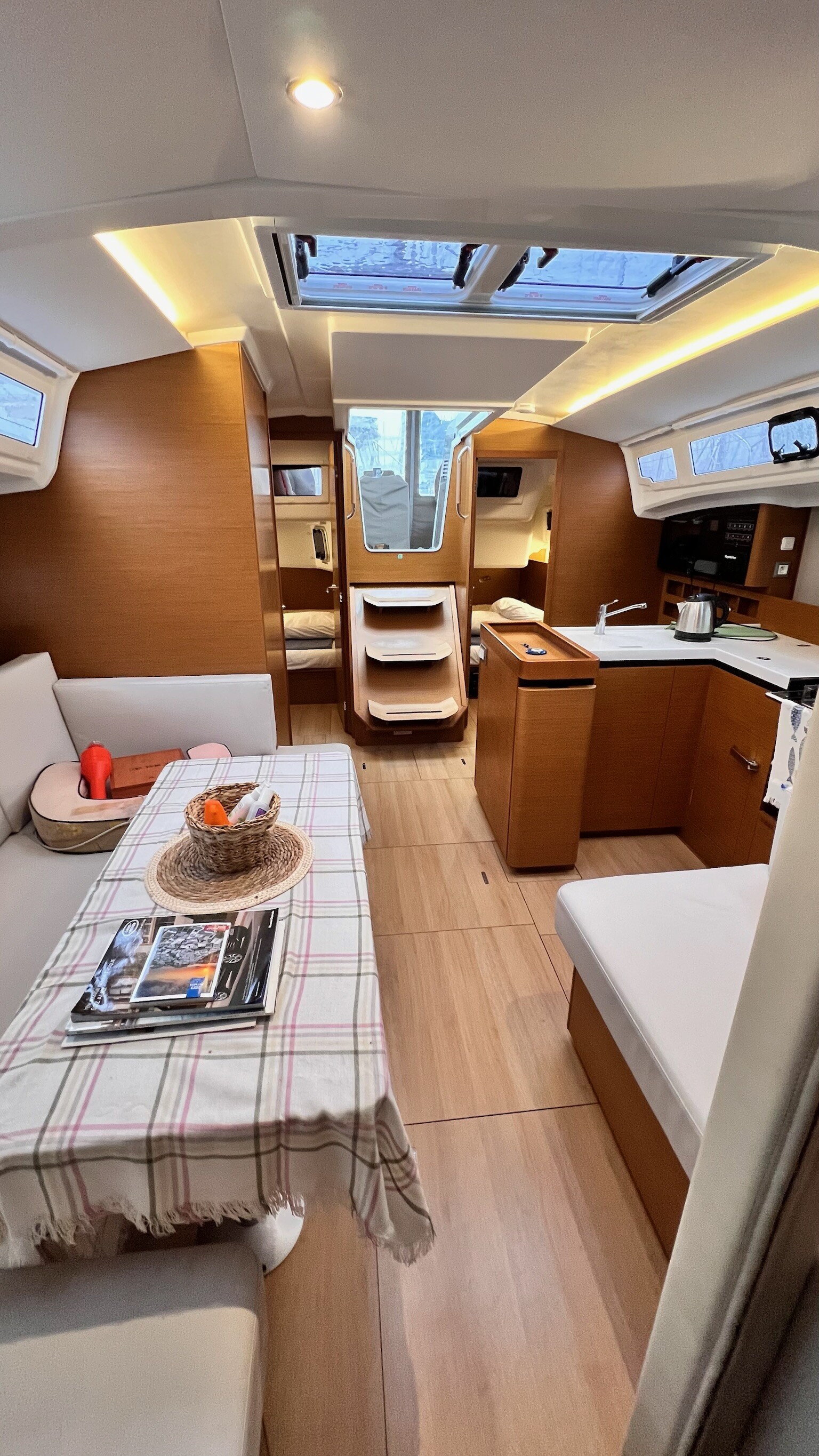 Sun Odyssey 410 Pelora