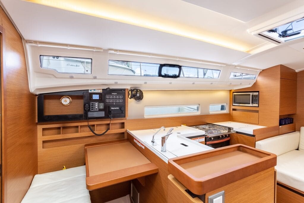 Sun Odyssey 410 Tola Sunrise