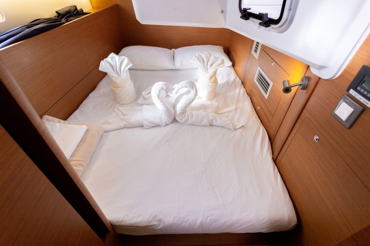 Sun Odyssey 410 Tola Sunrise