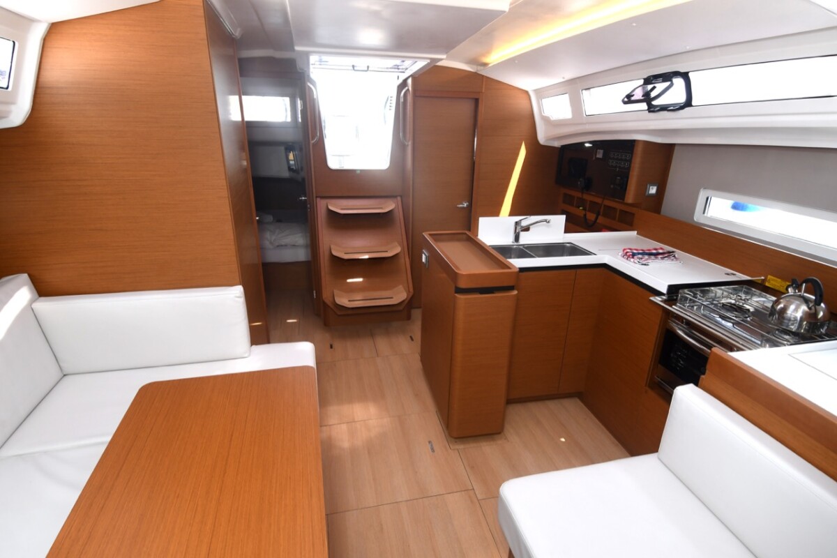 Sun Odyssey 410 Signum Bravo